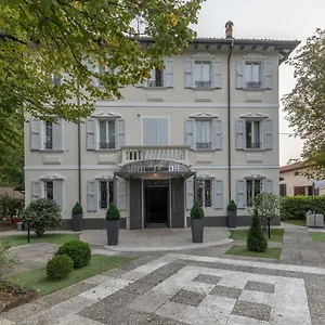 Hotel Petra, Novellara